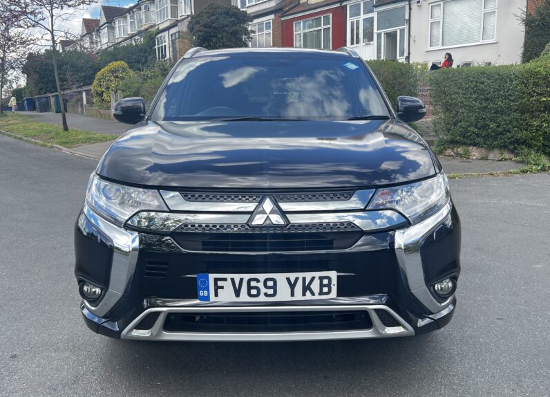 Mitsubishi Outlander 2.4h TwinMotor 13.8kWh Exceed Safety SUV 5dr Petrol Plug-in Hybrid CVT 4WD Euro 6 (224 ps)