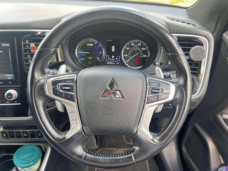 Mitsubishi Outlander 2.4h TwinMotor 13.8kWh Exceed Safety SUV 5dr Petrol Plug-in Hybrid CVT 4WD Euro 6 (224 ps)