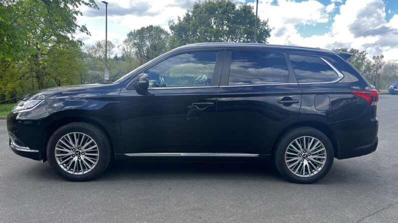 Mitsubishi Outlander 2.4h TwinMotor 13.8kWh Exceed Safety SUV 5dr Petrol Plug-in Hybrid CVT 4WD Euro 6 (224 ps)