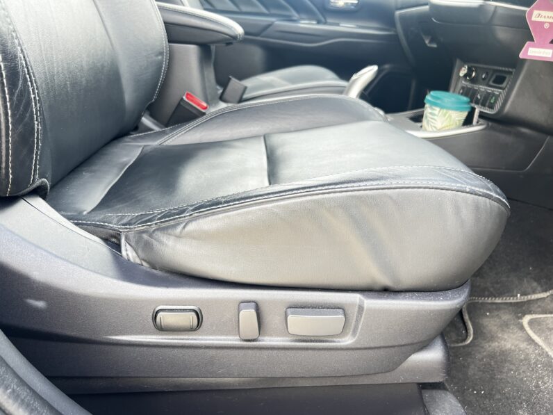 Mitsubishi Outlander 2.4h TwinMotor 13.8kWh Exceed Safety SUV 5dr Petrol Plug-in Hybrid CVT 4WD Euro 6 (224 ps)