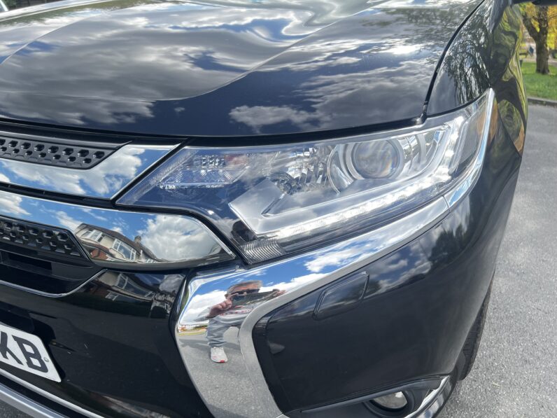 Mitsubishi Outlander 2.4h TwinMotor 13.8kWh Exceed Safety SUV 5dr Petrol Plug-in Hybrid CVT 4WD Euro 6 (224 ps)