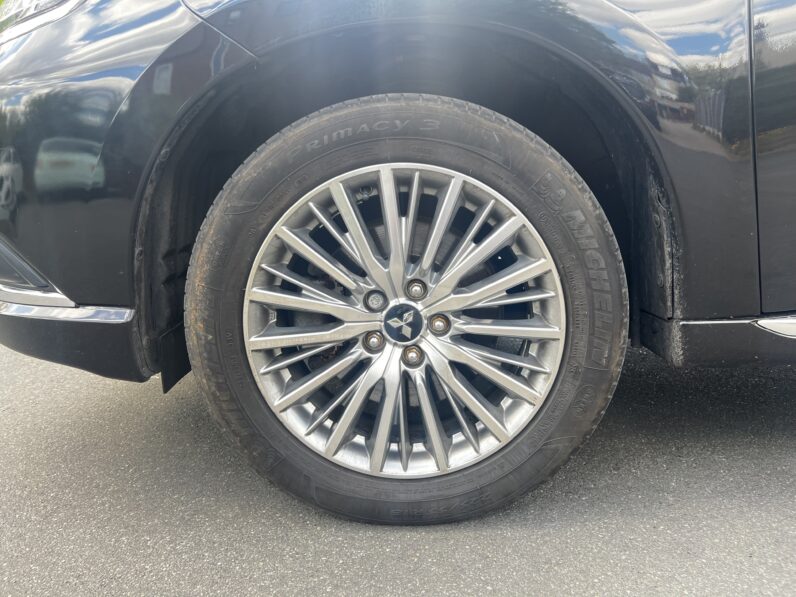 Mitsubishi Outlander 2.4h TwinMotor 13.8kWh Exceed Safety SUV 5dr Petrol Plug-in Hybrid CVT 4WD Euro 6 (224 ps)