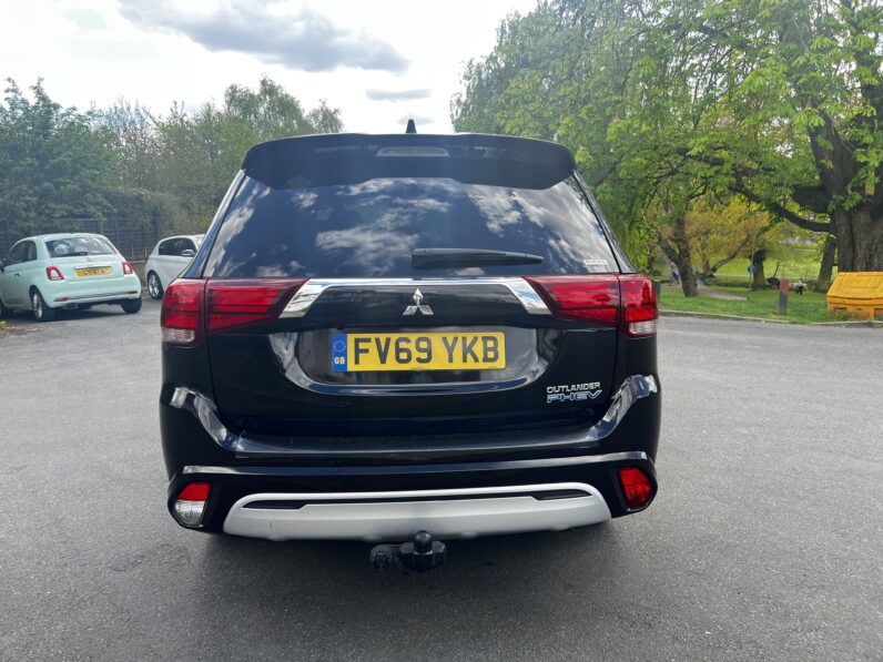 Mitsubishi Outlander 2.4h TwinMotor 13.8kWh Exceed Safety SUV 5dr Petrol Plug-in Hybrid CVT 4WD Euro 6 (224 ps)