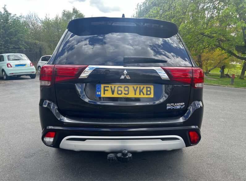 Mitsubishi Outlander 2.4h TwinMotor 13.8kWh Exceed Safety SUV 5dr Petrol Plug-in Hybrid CVT 4WD Euro 6 (224 ps)