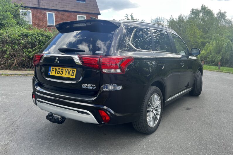 Mitsubishi Outlander 2.4h TwinMotor 13.8kWh Exceed Safety SUV 5dr Petrol Plug-in Hybrid CVT 4WD Euro 6 (224 ps)