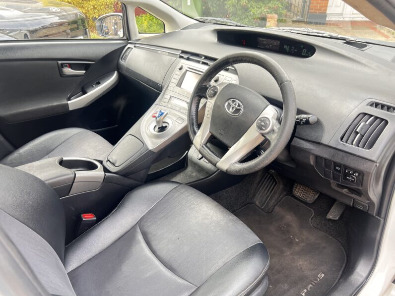 Toyota Prius 1.8 VVT-h T Spirit CVT Euro 5 (s/s) 5dr, HJ64OEU