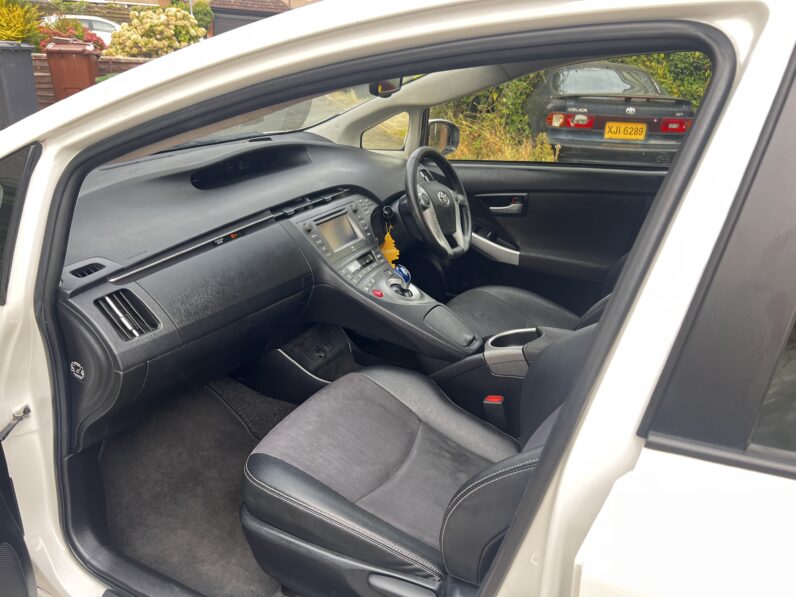 Toyota Prius 1.8 VVT-h T Spirit CVT Euro 5 (s/s) 5dr, HJ64OEU