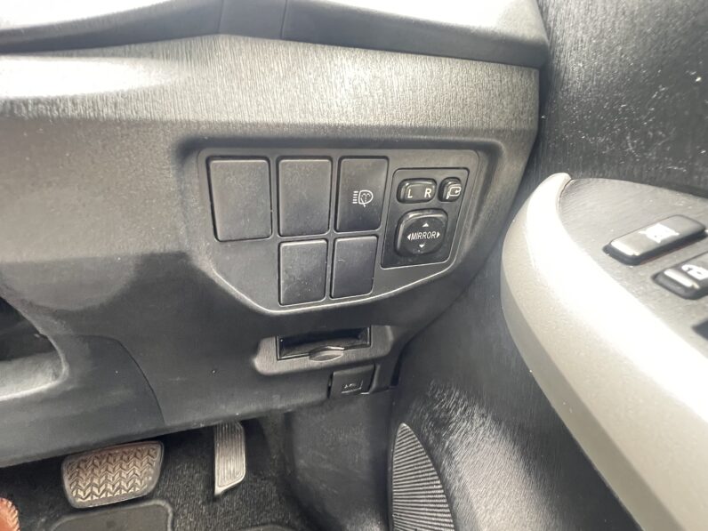 Toyota Prius 1.8 VVT-h T Spirit CVT Euro 5 (s/s) 5dr, HJ64OEU