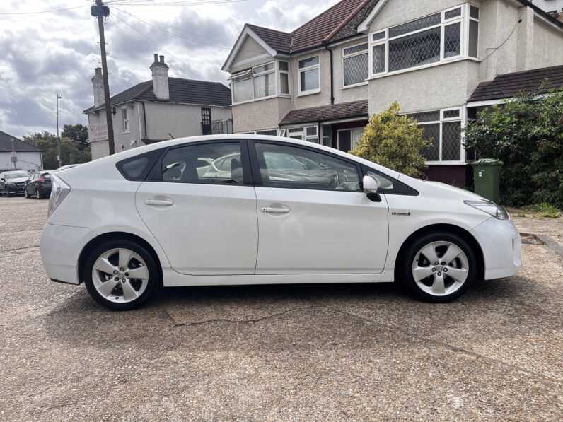 Toyota Prius 1.8 VVT-h T Spirit CVT Euro 5 (s/s) 5dr, HJ64OEU