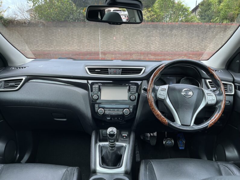 Nissan Qashqai 1.6 DIG-T Tekna 2WD Euro 6 (s/s) 5dr, EJ15MZN