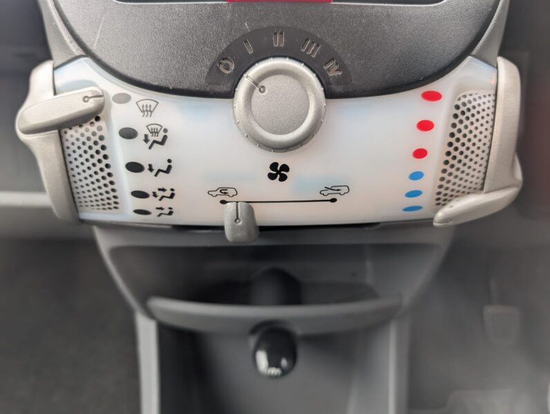 Toyota AYGO 1.0 VVT-i Black MultiMode Euro 4 3dr (AC), LD10TZB