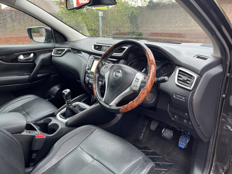Nissan Qashqai 1.6 DIG-T Tekna 2WD Euro 6 (s/s) 5dr, EJ15MZN