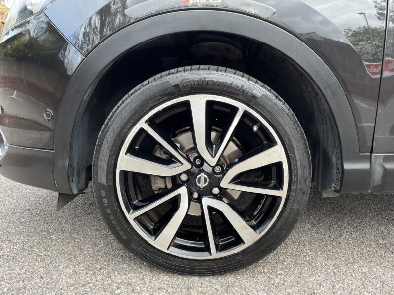 Nissan Qashqai 1.6 DIG-T Tekna 2WD Euro 6 (s/s) 5dr, EJ15MZN