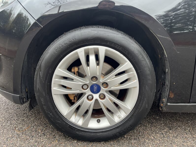 Ford Focus 1.6 Titanium Navigator Powershift Euro 5 5dr, SG64YLT