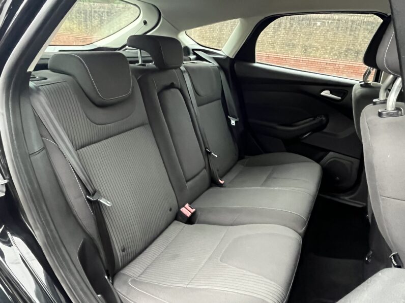 Ford Focus 1.6 Titanium Navigator Powershift Euro 5 5dr, SG64YLT
