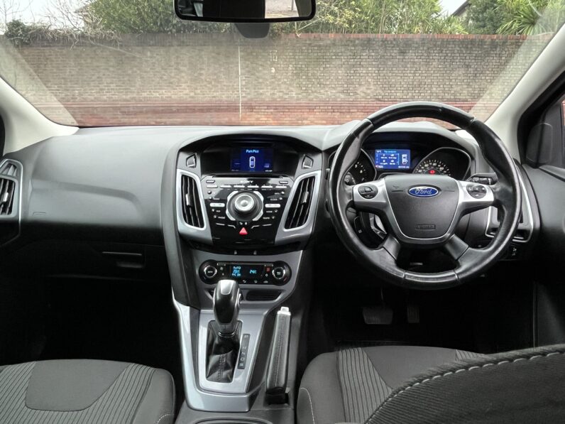 Ford Focus 1.6 Titanium Navigator Powershift Euro 5 5dr, SG64YLT
