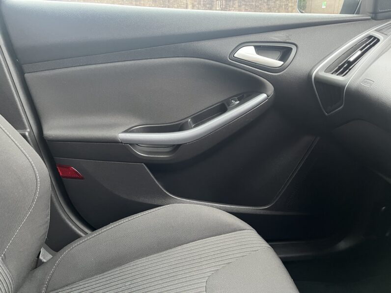 Ford Focus 1.6 Titanium Navigator Powershift Euro 5 5dr, SG64YLT