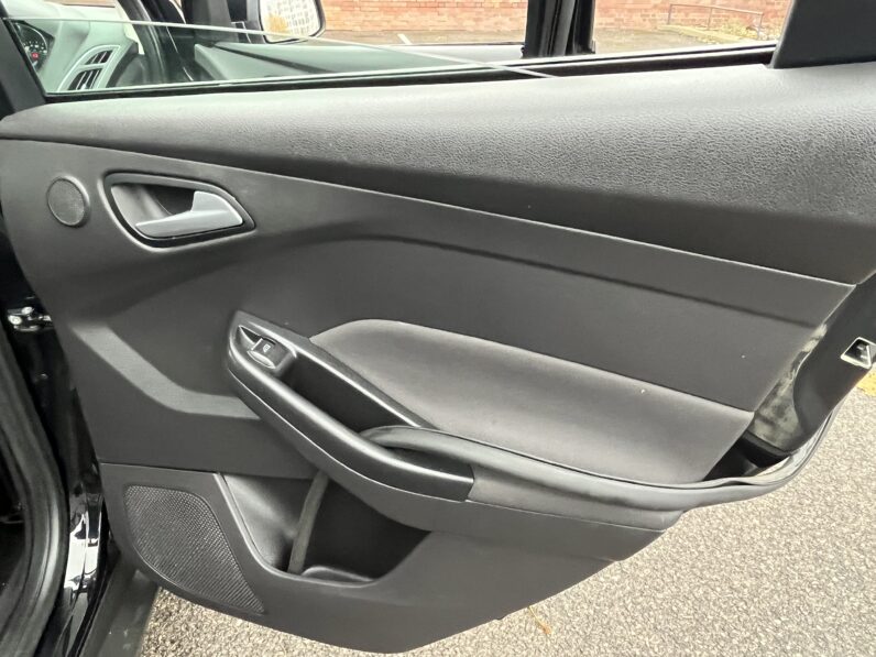 Ford Focus 1.6 Titanium Navigator Powershift Euro 5 5dr, SG64YLT