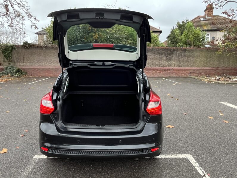 Ford Focus 1.6 Titanium Navigator Powershift Euro 5 5dr, SG64YLT