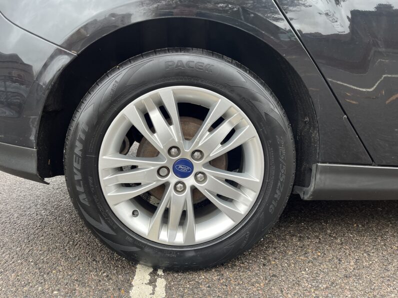 Ford Focus 1.6 Titanium Navigator Powershift Euro 5 5dr, SG64YLT
